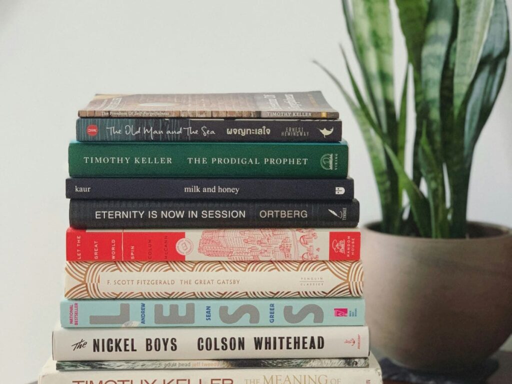Decoração com Livros para o Quarto - PILHA DE LIVROS