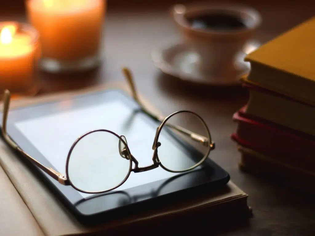 Livro Físico ou Digital: Como Escolher o Formato Ideal para Você